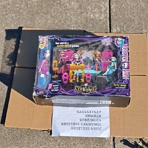 Monster High 13 Wishes Party Lounge Set with Purple and Black